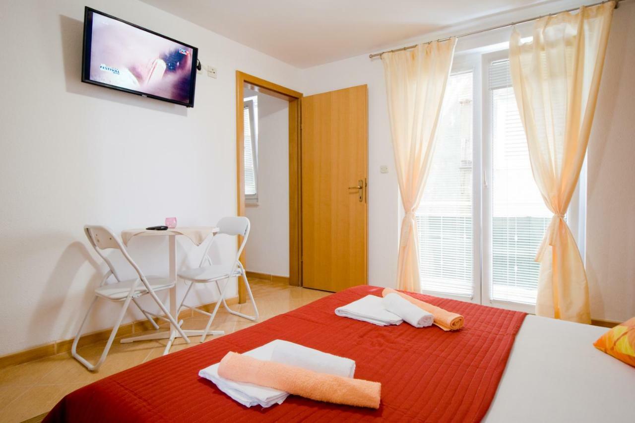 מאקרסקה Apartmani Diki מראה חיצוני תמונה